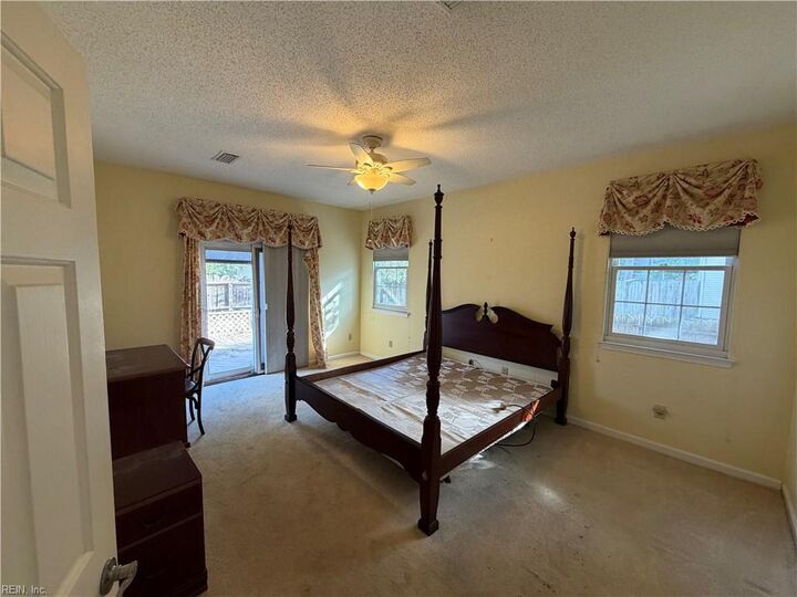 Property Photo:  905 Lakecrest Ct  VA 23602 