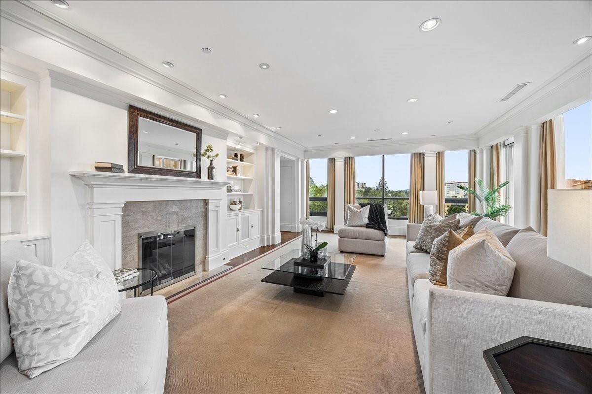 Property Photo:  20 West 3rd Avenue 601  CA 94402 
