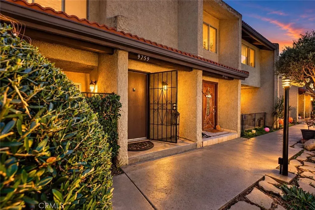 Property Photo: 9759 Via Roma CA 91504