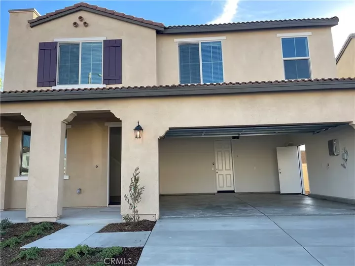Property Photo:  719 S Pine  CA 92376 