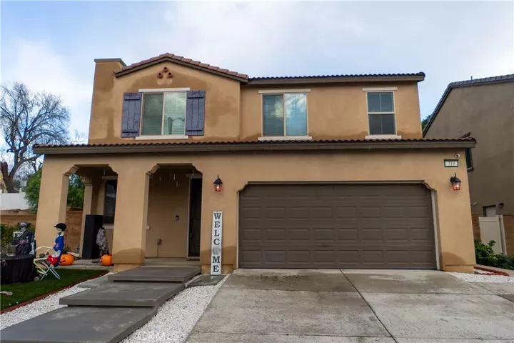 Property Photo:  719 S Pine  CA 92376 