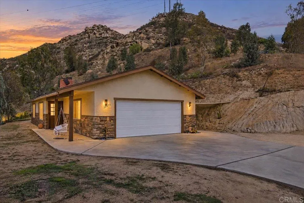 Property Photo: 13676 Willow Rd CA 92040