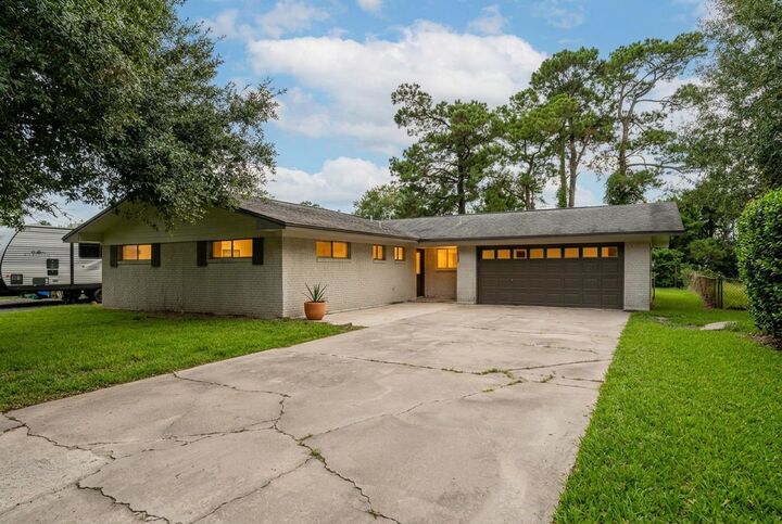 Property Photo: 121 Glynn St. TX 77611
