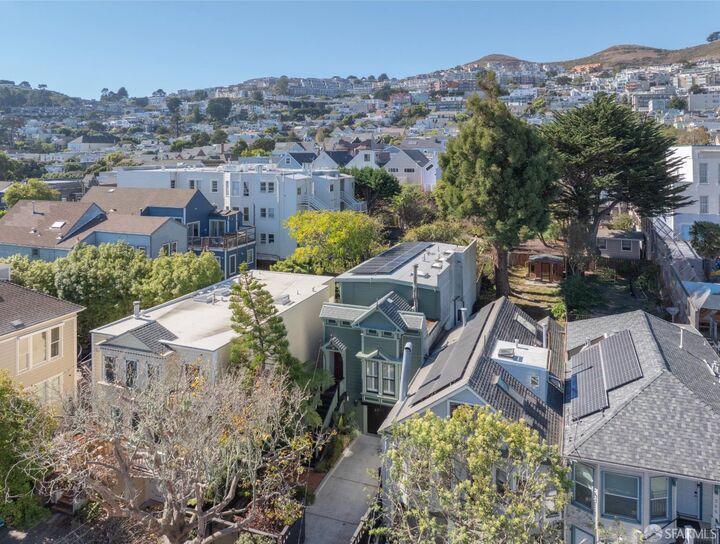 Property Photo: 572 Eureka Street CA 94114
