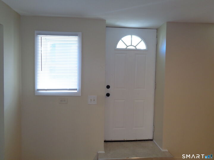 Property Photo:  92 Smith Street 1  CT 06418 