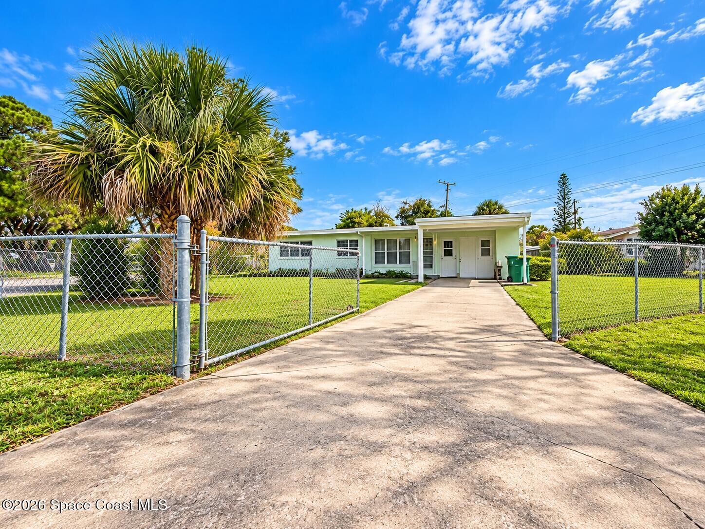 Property Photo: 819 W Highland Drive FL 32922