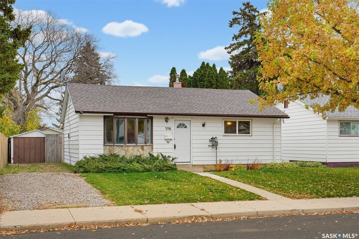 Property Photo:  706 S Avenue N  SK S7L 3A3 