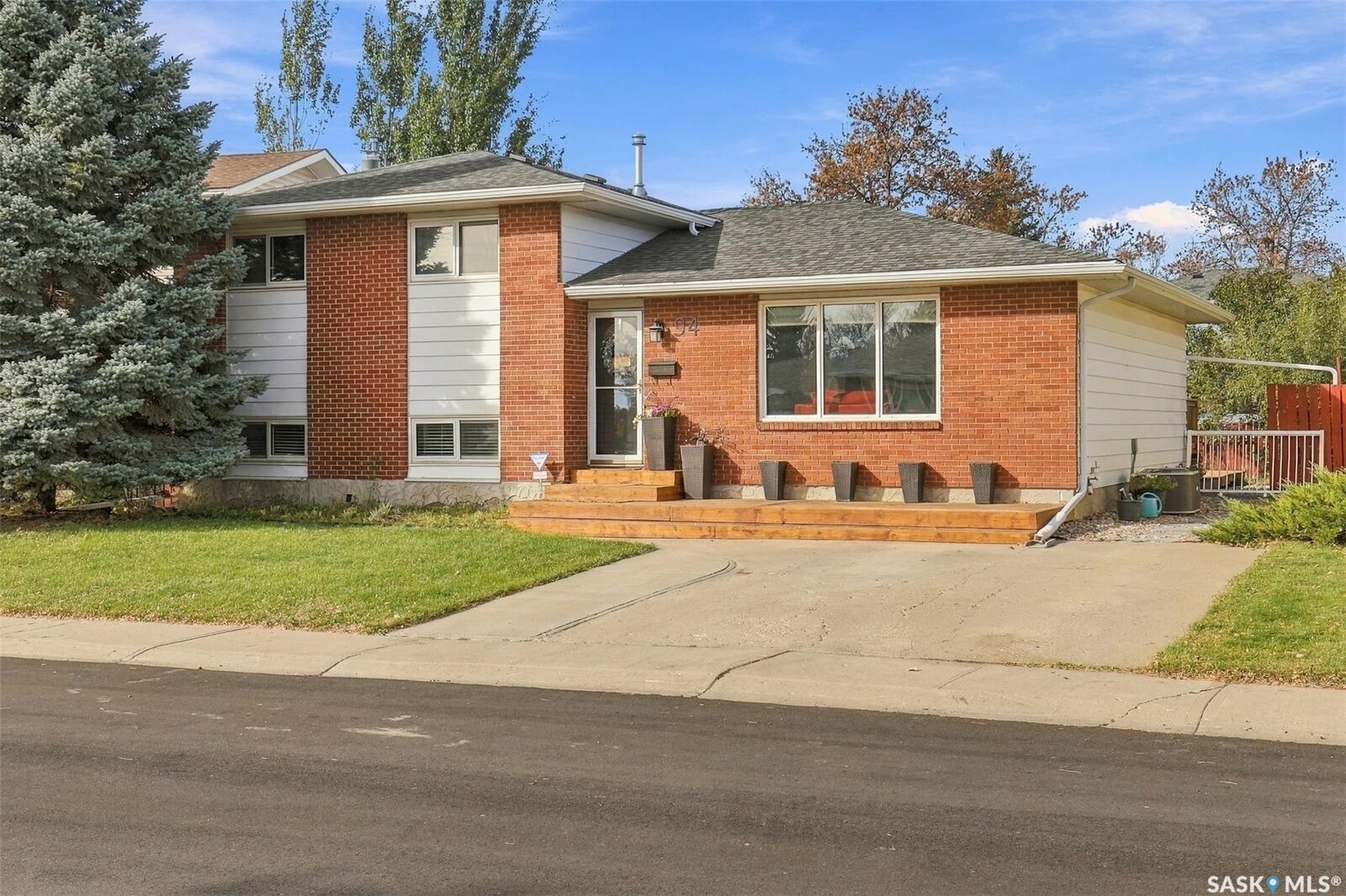 Property Photo:  94 Andre Avenue  SK S4T 7N2 