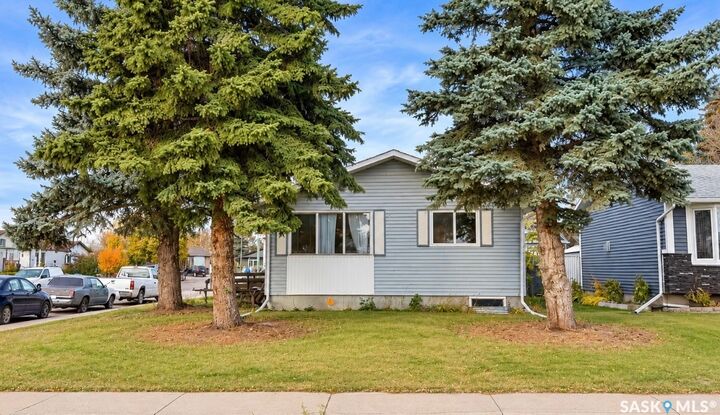 Property Photo:  446 Douglas Crescent  SK S7H 4S4 