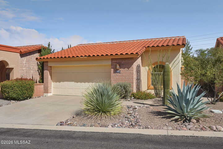 Property Photo:  1562 W Vuelta Salvatierra  AZ 85622 