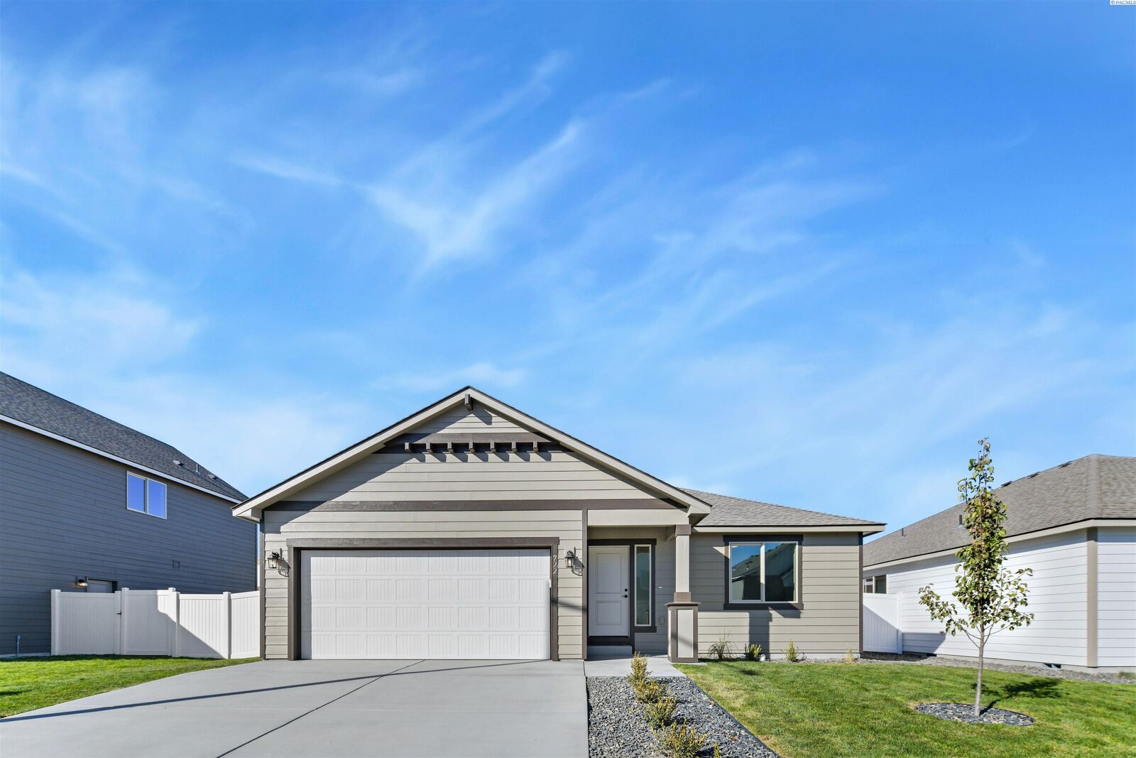 Property Photo:  722 Honeylicious St.  WA 99352 