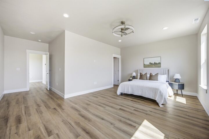 Property Photo:  201 Victoria St  WA 98944 