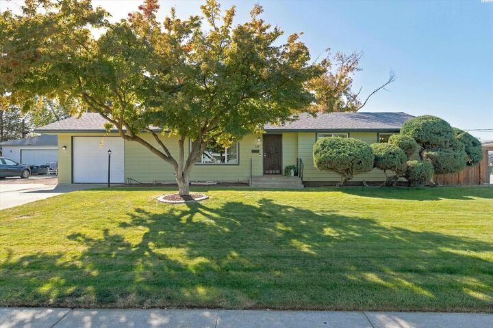 Property Photo: 119 Cottonwood Drive WA 99352