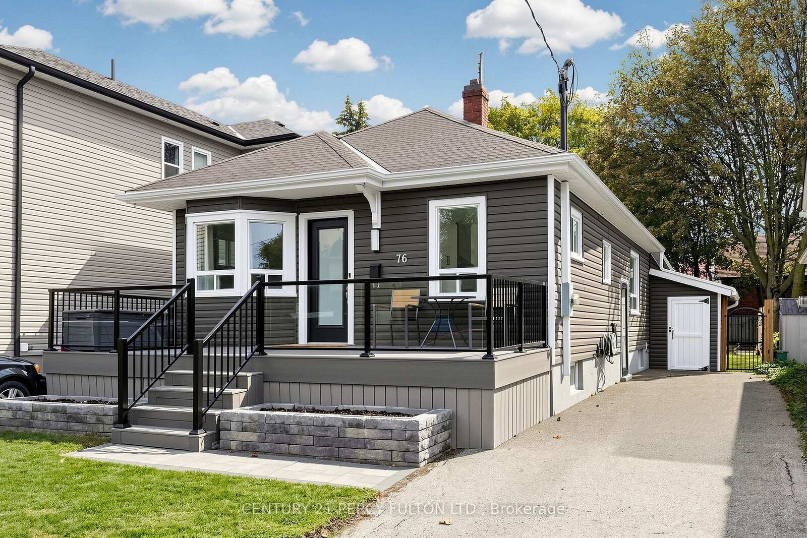 Property Photo:  76 Arlington Avenue  ON L1G 2N6 