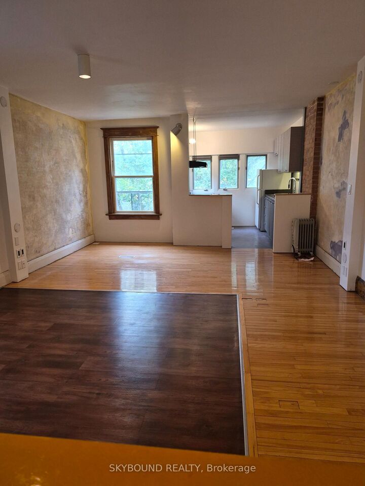 Property Photo: 122 Arundel Avenue # Upper ON M4K 3A4