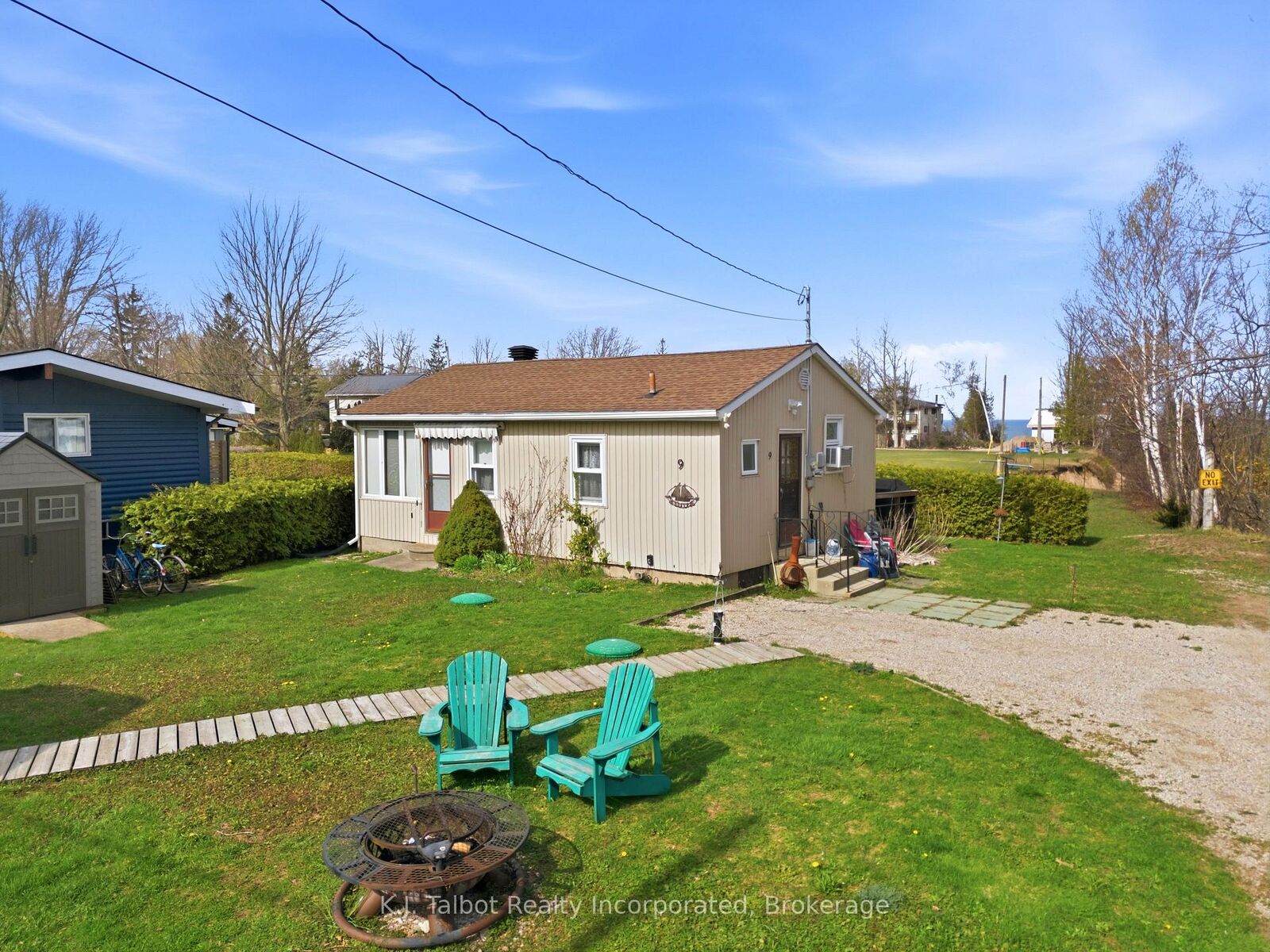 Property Photo:  9 Ravine Park Drive N  ON N7A 3X8 