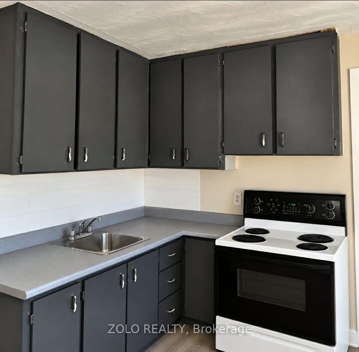 Property Photo:  309 Cedar Street N Upper Unit  ON P4N 6J7 