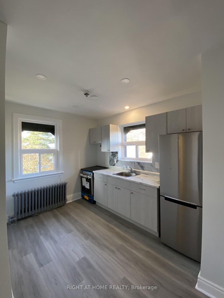 Property Photo:  164 Park Street S 5  ON L8P 3E8 