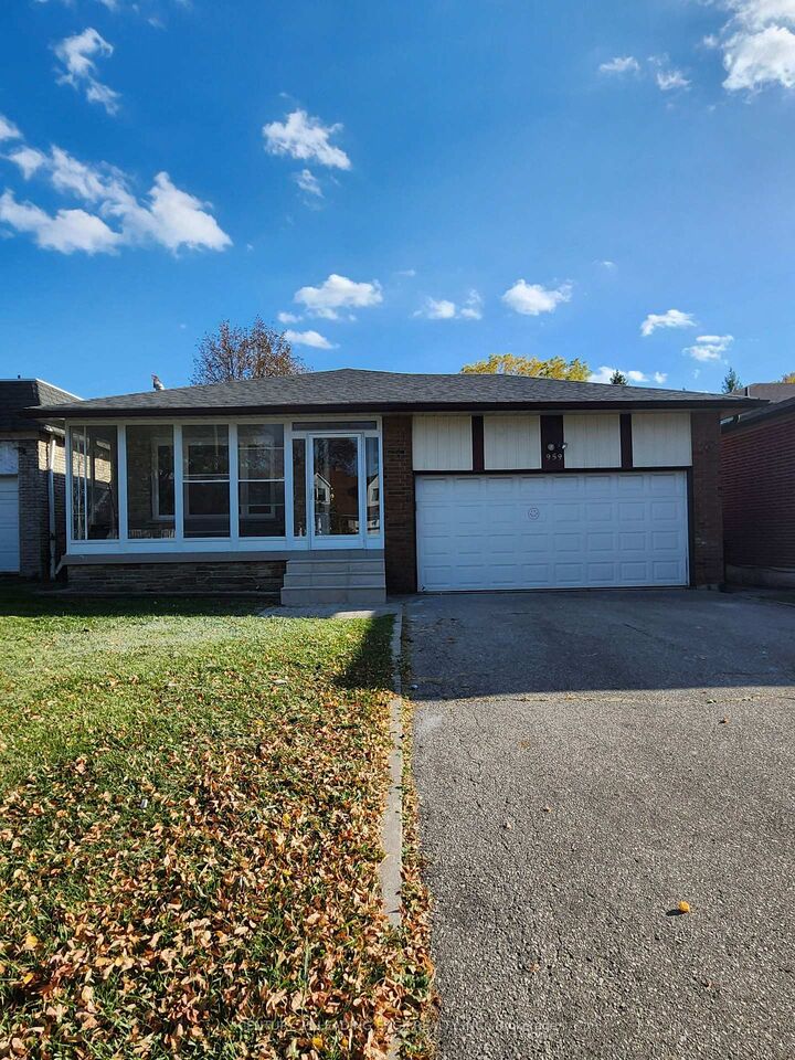 Property Photo:  959 Huntingwood Drive S Main  ON M1S 1K3 