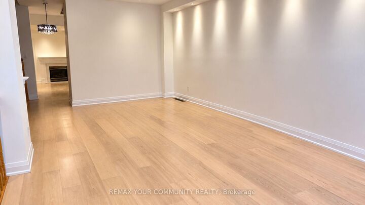 Property Photo:  8 Edgemont Court  ON L4S 2H8 
