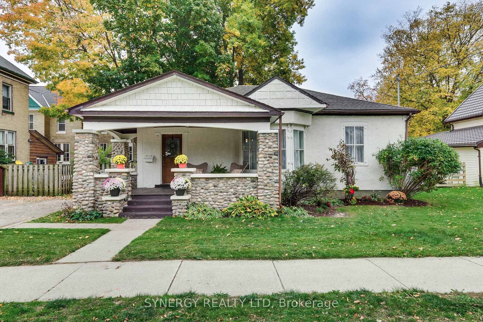 Property Photo:  210 Albert Street  ON N7G 1W1 
