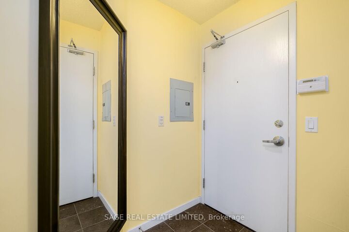 Property Photo:  208 Queens Quay W 1705  ON M5J 2Y5 