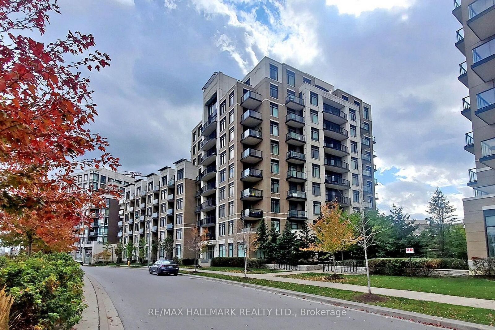 Property Photo:  111 Upper Duke Crescent 610  ON L6G 0C8 