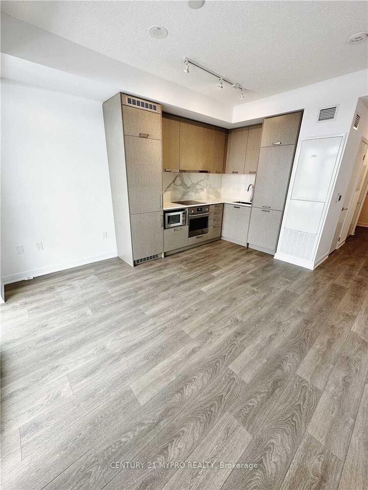 Property Photo:  38 Honeycrisp Crescent 617  ON L4K 0M8 
