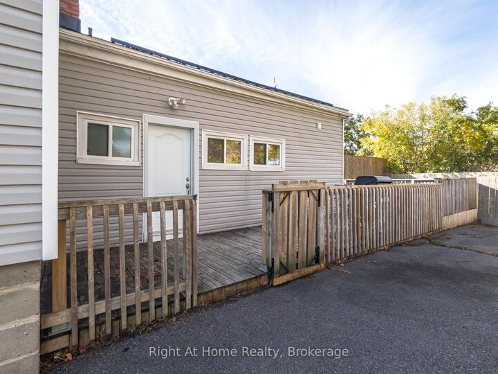 Property Photo:  166 Catharine Street  ON K8P 1M8 