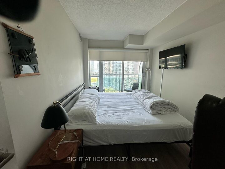 Property Photo:  155 Legion Road N 155  ON M8Y 0A7 