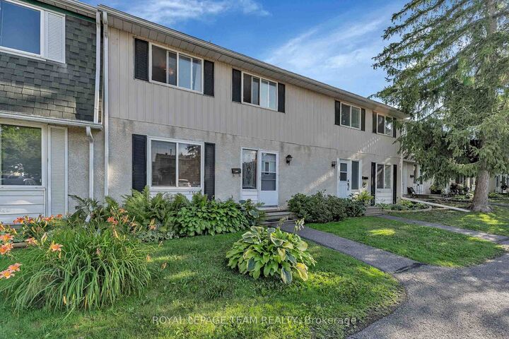 Property Photo:  1516 Beaverpond Drive F  ON K1B 3R9 