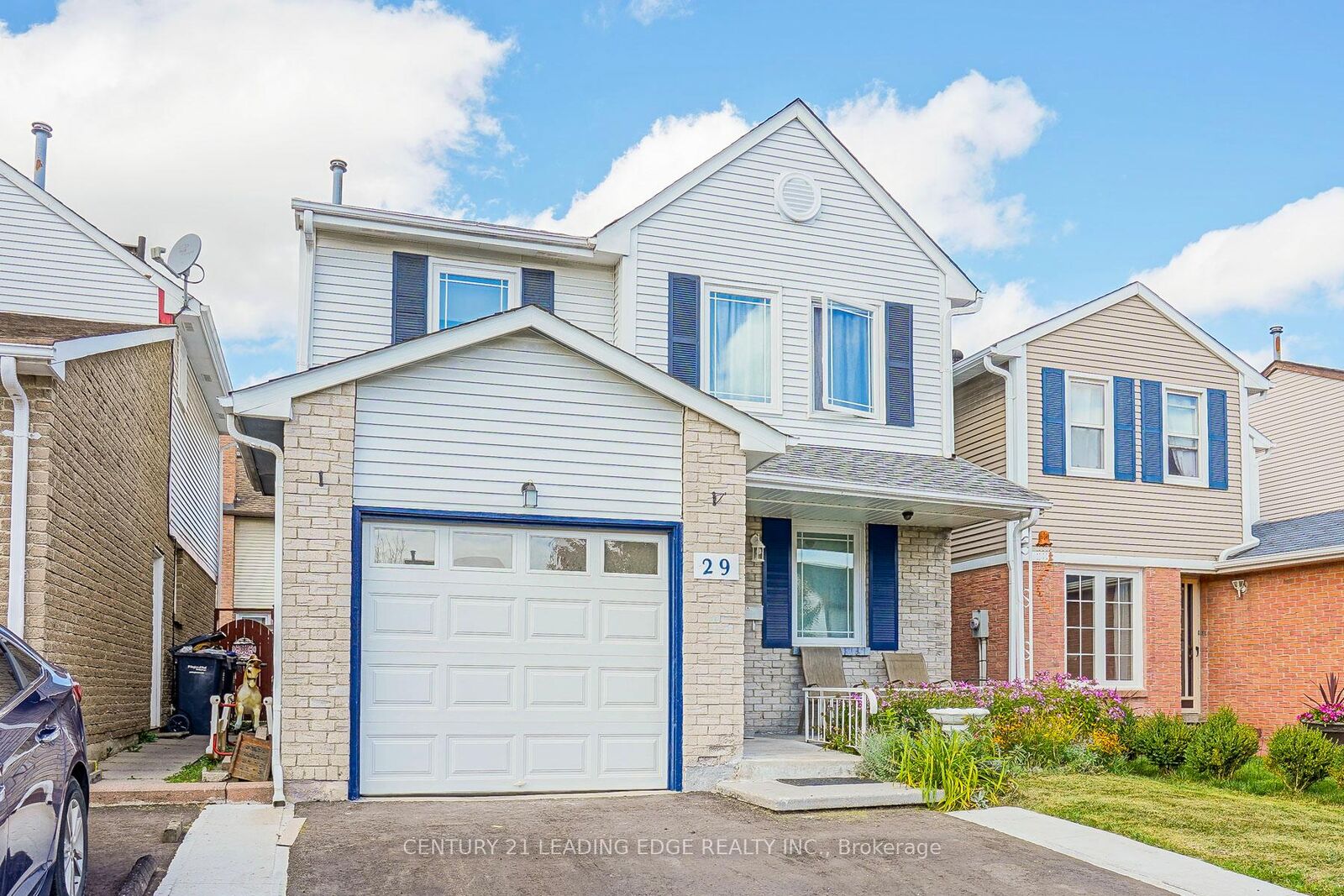 Photo de la propriété: 29 Junewood Crescent Upper ON L6S 3T5