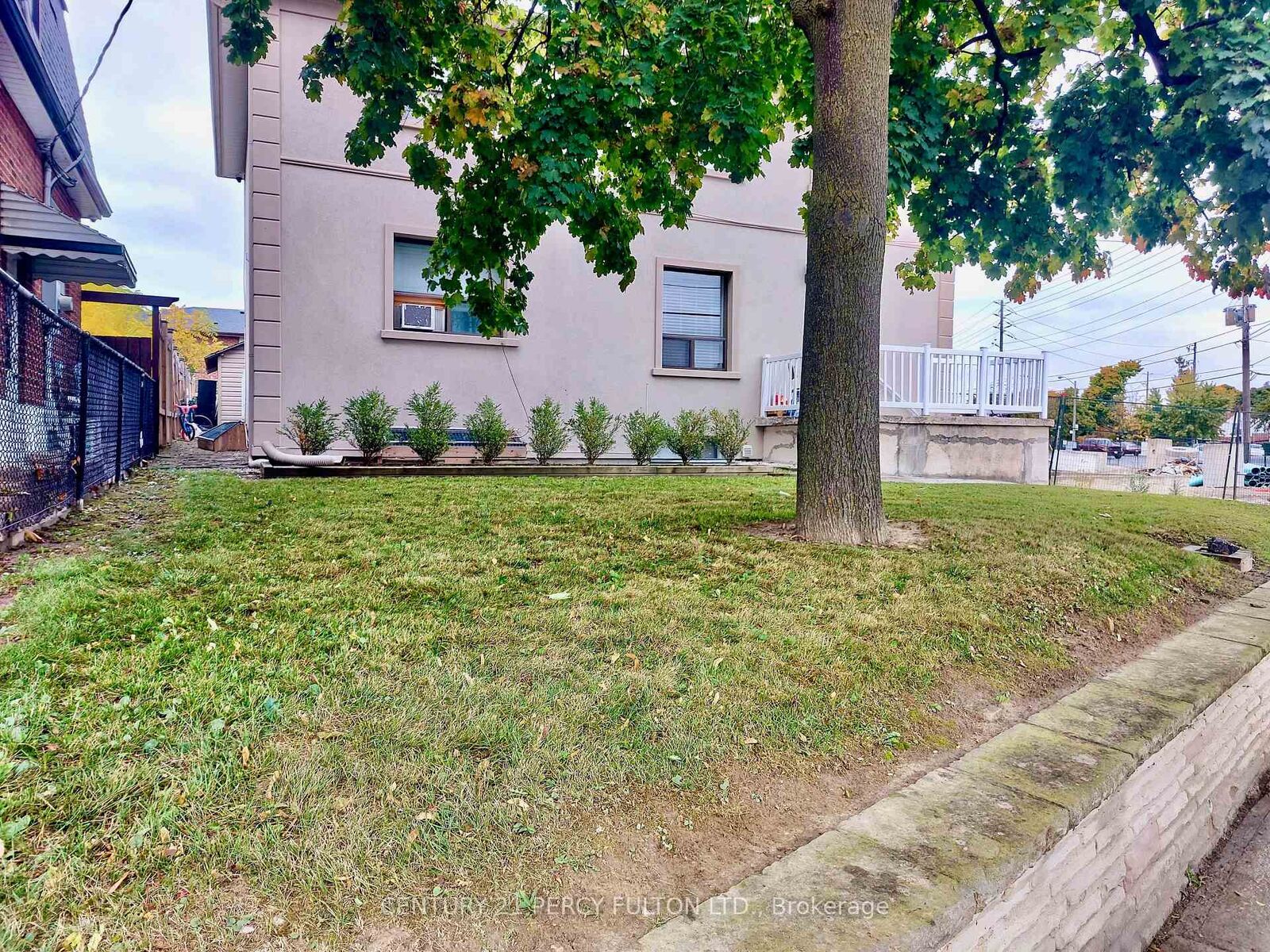 Property Photo:  952 Scarlett Road 2  ON M9P 2V6 