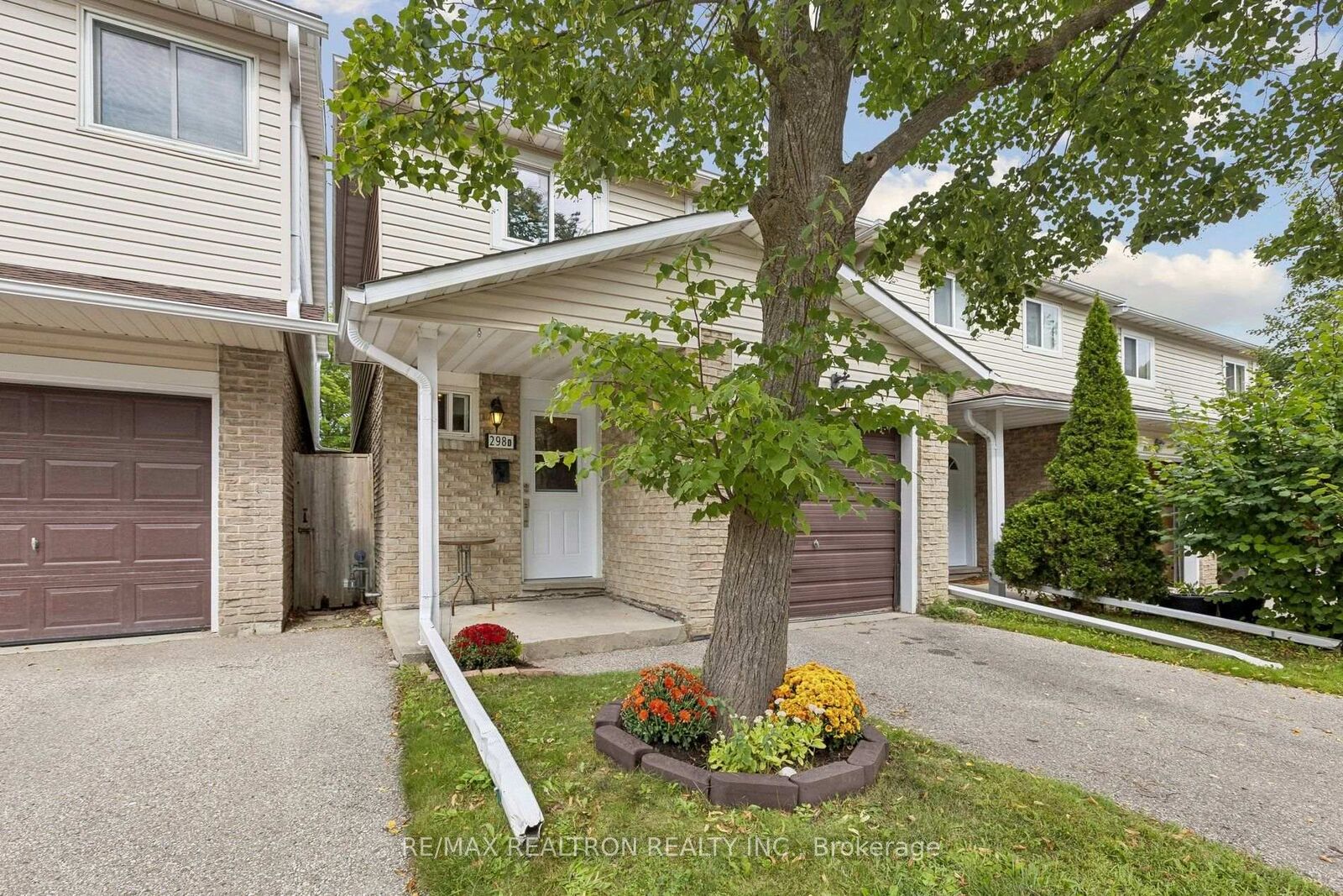 Property Photo:  298D Bluevale Street N  ON N2J 4G3 