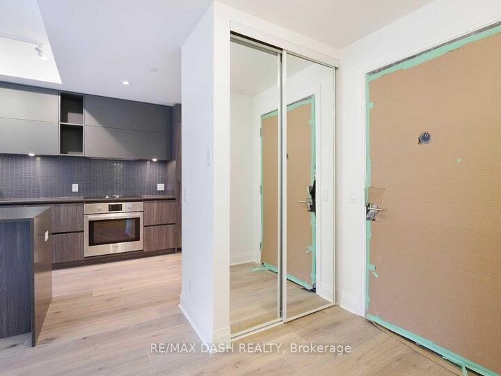 Property Photo:  151 Avenue Road 306  ON M5R 2H7 