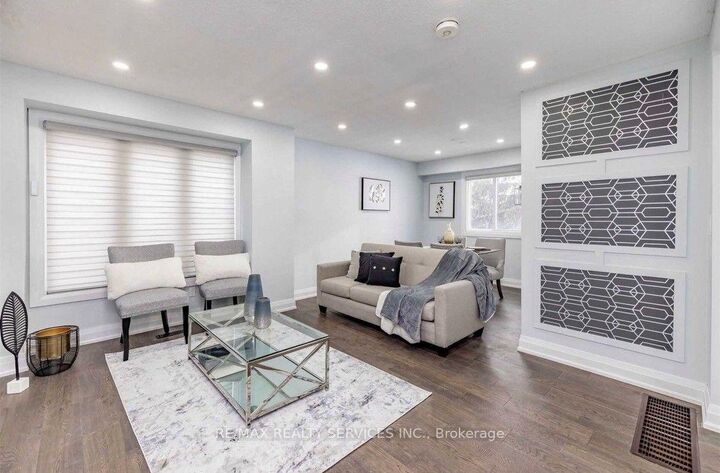 Property Photo:  52 Roehampton Crescent  ON L6Y 2R4 