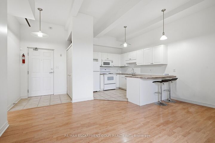 Property Photo:  6365 Drummond Road 105  ON L2G 4N1 