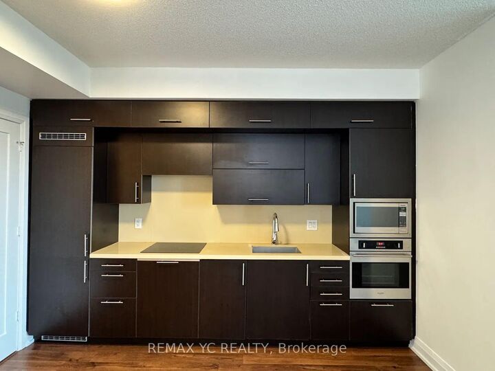 Property Photo:  5 Sheppard Avenue E 2118  ON M2N 2Z8 