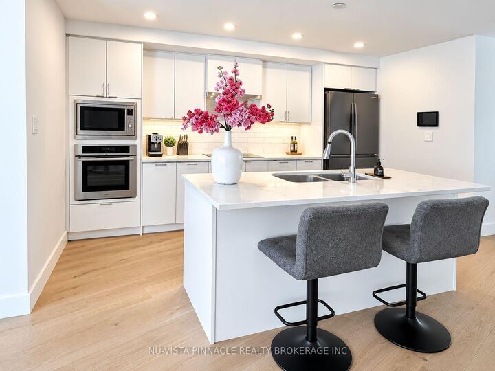 Property Photo:  2062 Lumen Drive  ON N6K 0L3 