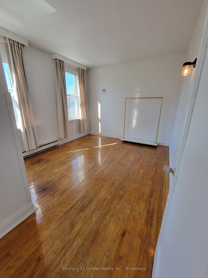Property Photo:  384 1/2 George Street N 4  ON K9H 3R3 