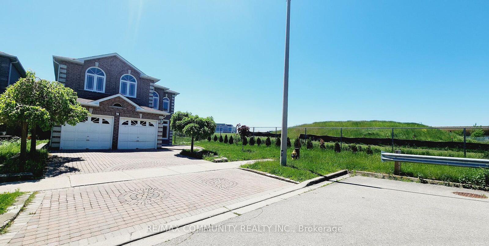 Property Photo:  61 Chartway Boulevard Main  ON M1C 5J1 
