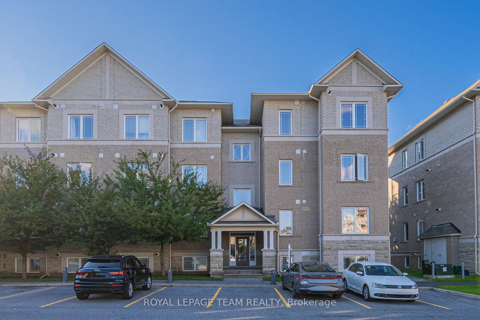 Property Photo:  369 Paseo Private 2  ON K2G 4N7 