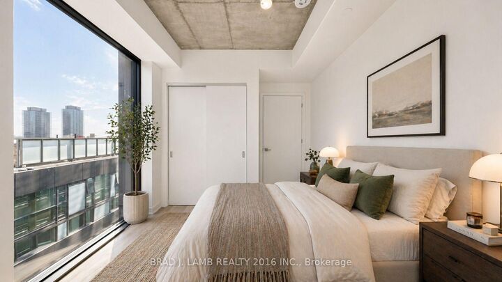 Property Photo:  284 King Street E 2207  ON M5A 1K4 