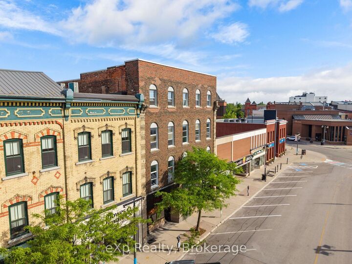 Property Photo:  24 Wellington Street 3  ON N5A 2L2 