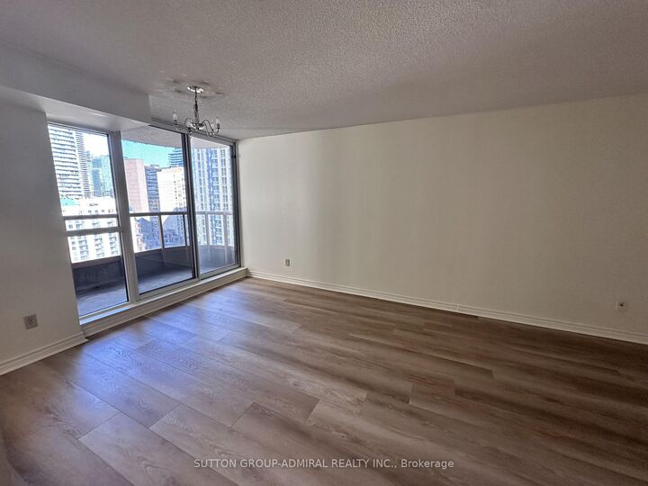 Property Photo:  736 Bay Street 3107  ON M5G 1N6 