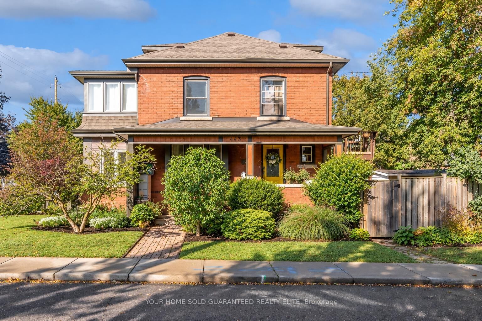 Photo de la propriété: 443 Maple Avenue ON L8M 2C7