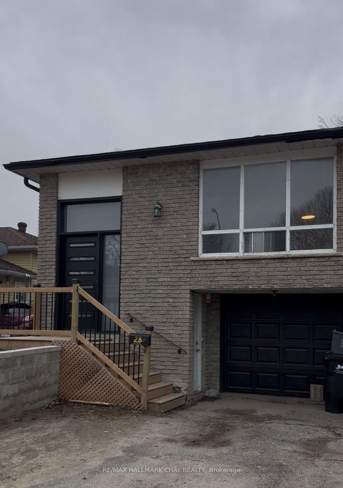 Property Photo:  28 Carlton Road Lower  ON L4M 5J6 
