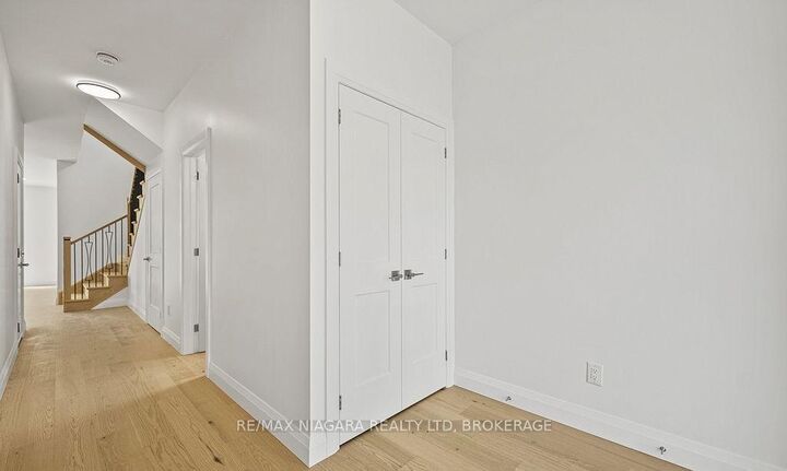 Photo de la propriété:  185B Rykert Street  ON L2S 2B5 