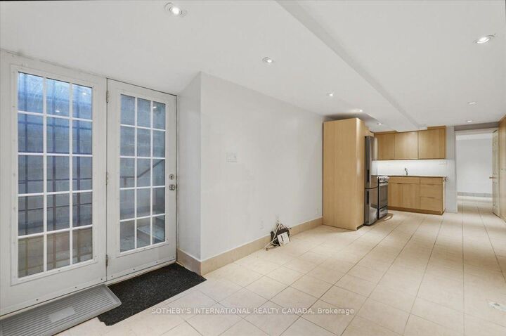 Property Photo:  33 Rose Avenue Lower Unit  ON M4X 1N7 