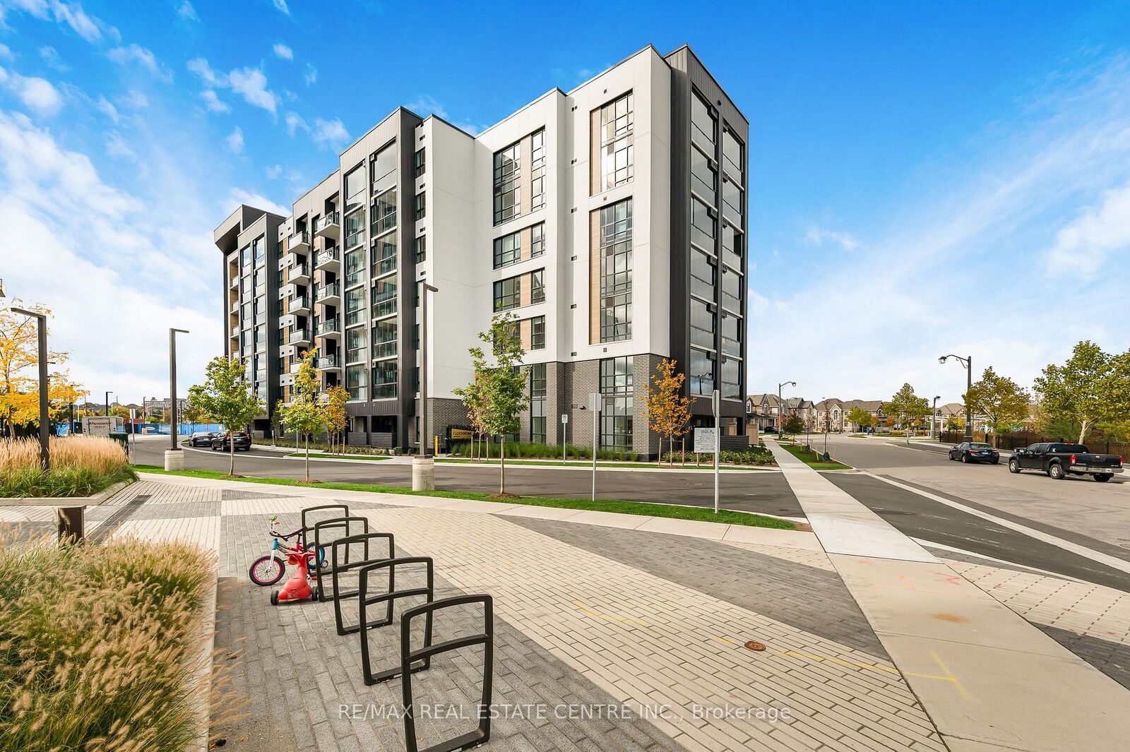 Property Photo:  3008 William Cutmore Boulevard 418  ON L6H 8A4 